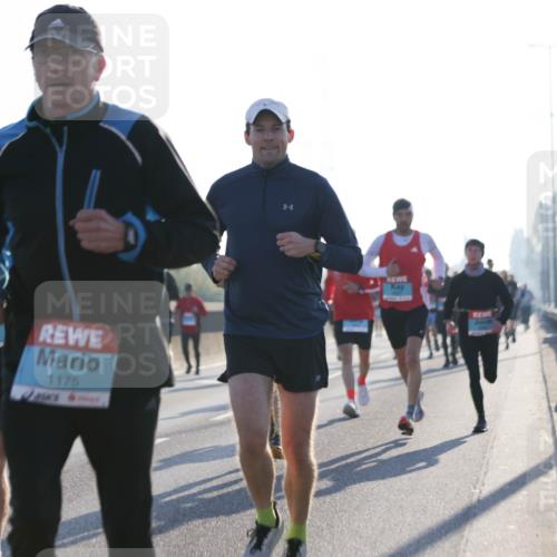 03.10.2025 - Köhlbrandbrückenlauf Jannik Wohlers http://msf.ph/oto/9058107 03.10.2025 09:13:54 Position 3 1068, 1175 meine-sportfotos.de
