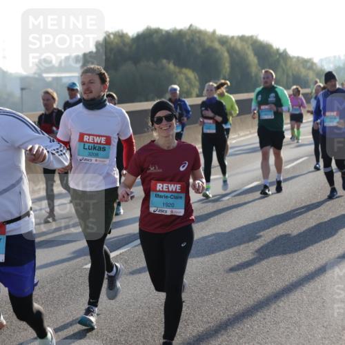 03.10.2025 - Köhlbrandbrückenlauf Jannik Wohlers http://msf.ph/oto/9058115 03.10.2025 09:21:32 Position 3 1927, 3208, 1920, 777 meine-sportfotos.de