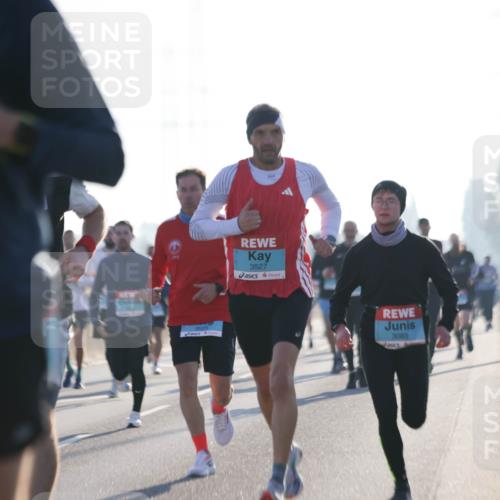 03.10.2025 - Köhlbrandbrückenlauf Jannik Wohlers http://msf.ph/oto/9058120 03.10.2025 09:13:54 Position 3 3527, 3083 meine-sportfotos.de