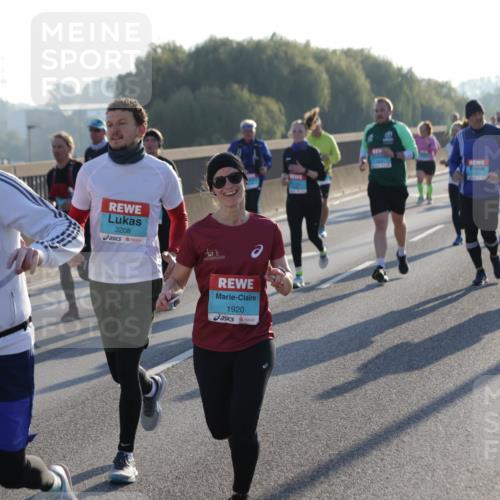 03.10.2025 - Köhlbrandbrückenlauf Jannik Wohlers http://msf.ph/oto/9058123 03.10.2025 09:21:32 Position 3 1927, 3208, 1920 meine-sportfotos.de