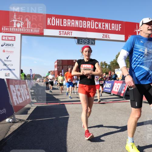 03.10.2025 - Köhlbrandbrückenlauf Lena Gebhardt http://msf.ph/oto/9058124 03.10.2025 13:09:35 Ziel 4134, 4212, 4262, 4298, 4358, 4365, 4614, 5352, 5803, 5813, 5907, 6379, 6438, 6481, 6667, 6803 meine-sportfotos.de