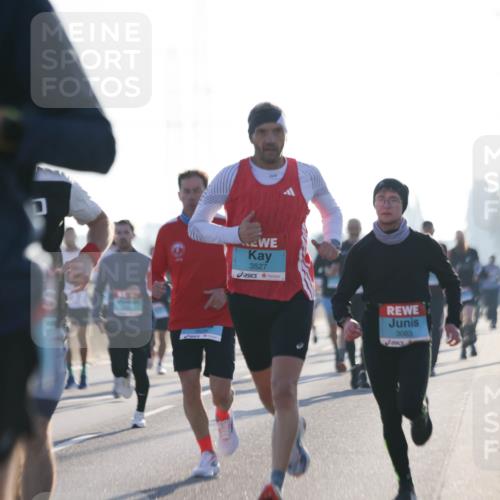 03.10.2025 - Köhlbrandbrückenlauf Jannik Wohlers http://msf.ph/oto/9058125 03.10.2025 09:13:54 Position 3 3527, 3083 meine-sportfotos.de