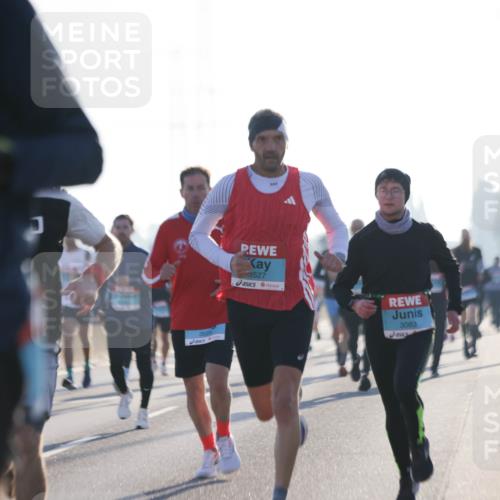 03.10.2025 - Köhlbrandbrückenlauf Jannik Wohlers http://msf.ph/oto/9058129 03.10.2025 09:13:54 Position 3 3525, 3527, 3083 meine-sportfotos.de
