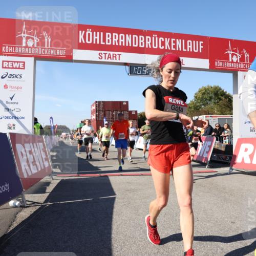 03.10.2025 - Köhlbrandbrückenlauf Lena Gebhardt http://msf.ph/oto/9058133 03.10.2025 13:09:35 Ziel 4134, 4212, 4262, 4298, 4358, 4365, 4614, 5352, 5803, 5813, 5907, 6379, 6438, 6481, 6667, 6803 meine-sportfotos.de
