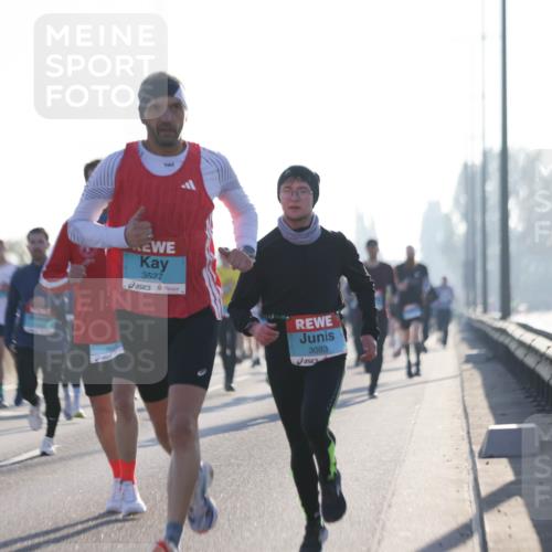 03.10.2025 - Köhlbrandbrückenlauf Jannik Wohlers http://msf.ph/oto/9058163 03.10.2025 09:13:55 Position 3 17, 3527, 3083 meine-sportfotos.de