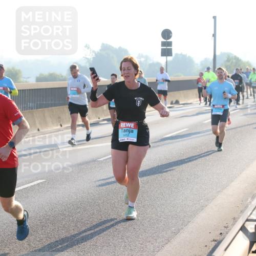 03.10.2025 - Köhlbrandbrückenlauf Lena Gebhardt http://msf.ph/oto/9058165 03.10.2025 09:18:18 Position 1 1477, 1412 meine-sportfotos.de