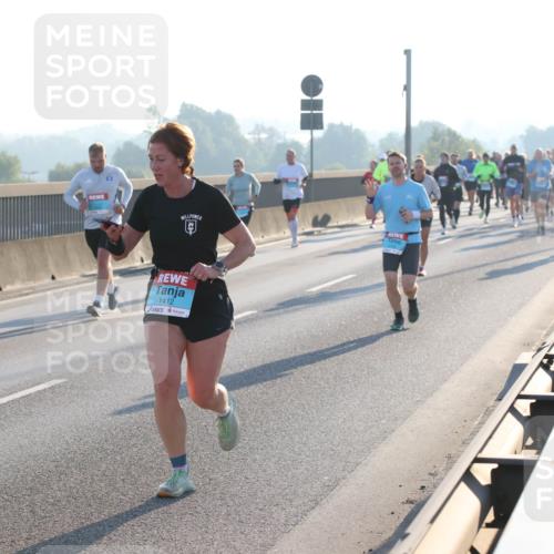 03.10.2025 - Köhlbrandbrückenlauf Lena Gebhardt http://msf.ph/oto/9058170 03.10.2025 09:18:19 Position 1 1412 meine-sportfotos.de