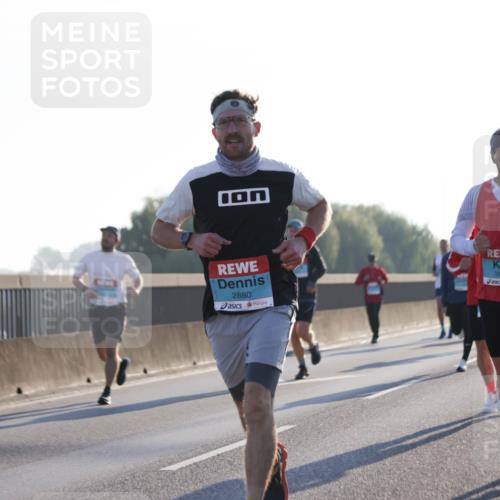 03.10.2025 - Köhlbrandbrückenlauf Jannik Wohlers http://msf.ph/oto/9058192 03.10.2025 09:13:56 Position 3 2880, 3527 meine-sportfotos.de
