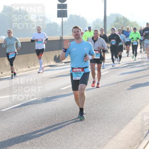 03.10.2025 - Köhlbrandbrückenlauf Lena Gebhardt http://msf.ph/oto/9058199 03.10.2025 09:18:20 Position 1 2671, 2732 meine-sportfotos.de