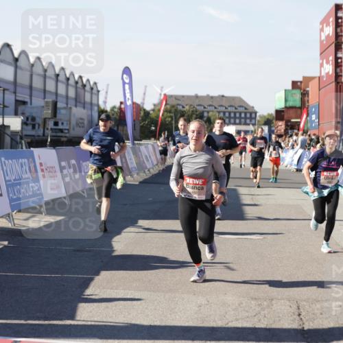 03.10.2025 - Köhlbrandbrückenlauf Jannik Wohlers http://msf.ph/oto/9058227 03.10.2025 13:11:48 Ziel 4178, 4353, 4354, 4469, 4568, 4685, 4736, 4782, 5097, 5396, 5426, 5866, 5869, 5937, 6033, 6048, 6049, 6217, 6218, 6622, 6689 meine-sportfotos.de