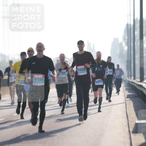 03.10.2025 - Köhlbrandbrückenlauf Jannik Wohlers http://msf.ph/oto/9058271 03.10.2025 09:13:58 Position 3 3211, 1421 meine-sportfotos.de