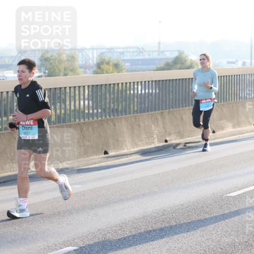 03.10.2025 - Köhlbrandbrückenlauf Lena Gebhardt http://msf.ph/oto/9058295 03.10.2025 09:18:23 Position 1 2671, 362 meine-sportfotos.de