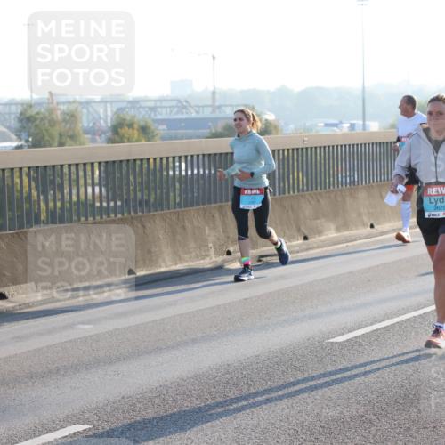 03.10.2025 - Köhlbrandbrückenlauf Lena Gebhardt http://msf.ph/oto/9058302 03.10.2025 09:18:23 Position 1 2671, 3625 meine-sportfotos.de