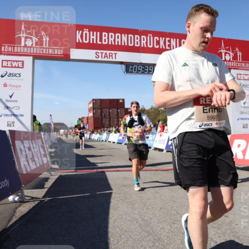 03.10.2025 - Köhlbrandbrückenlauf Lena Gebhardt http://msf.ph/oto/9058305 03.10.2025 13:09:39 Ziel 4262, 4298, 4358, 4365, 4502, 4614, 5803, 5813, 5907, 6379, 6438, 6481, 6667, 6803 meine-sportfotos.de