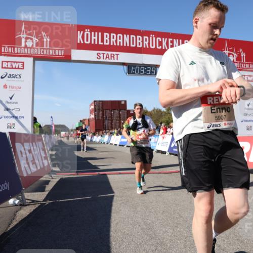 03.10.2025 - Köhlbrandbrückenlauf Lena Gebhardt http://msf.ph/oto/9058316 03.10.2025 13:09:40 Ziel 4262, 4298, 4358, 4365, 4502, 4614, 5803, 5813, 5907, 6308, 6379, 6438, 6481, 6659, 6667, 6803 meine-sportfotos.de