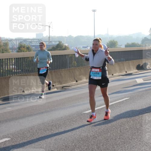 03.10.2025 - Köhlbrandbrückenlauf Lena Gebhardt http://msf.ph/oto/9058320 03.10.2025 09:18:24 Position 1  meine-sportfotos.de