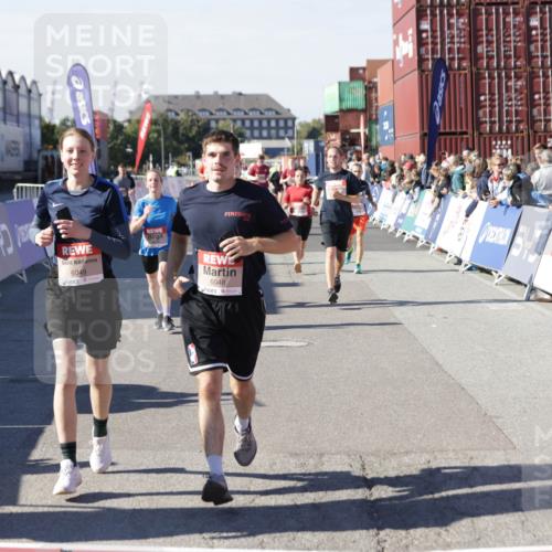 03.10.2025 - Köhlbrandbrückenlauf Jannik Wohlers http://msf.ph/oto/9058322 03.10.2025 13:11:51 Ziel 4100, 4101, 4178, 4353, 4354, 4469, 4568, 4685, 4736, 5097, 5396, 5426, 5866, 5869, 5937, 6033, 6048, 6049, 6622, 6763, 6796 meine-sportfotos.de