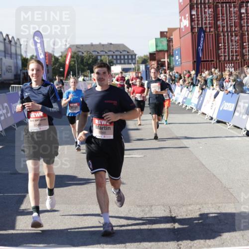 03.10.2025 - Köhlbrandbrückenlauf Jannik Wohlers http://msf.ph/oto/9058327 03.10.2025 13:11:51 Ziel 4100, 4101, 4178, 4353, 4354, 4469, 4568, 4685, 4736, 5097, 5396, 5426, 5866, 5869, 5937, 6033, 6048, 6049, 6622, 6763, 6796 meine-sportfotos.de