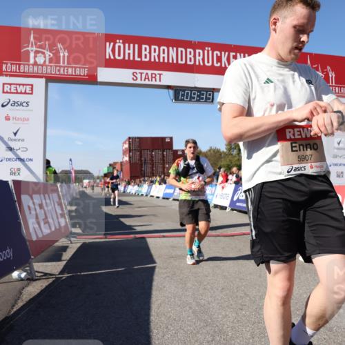 03.10.2025 - Köhlbrandbrückenlauf Lena Gebhardt http://msf.ph/oto/9058332 03.10.2025 13:09:40 Ziel 4262, 4298, 4358, 4365, 4502, 4614, 5803, 5813, 5907, 6308, 6379, 6438, 6481, 6659, 6667, 6803 meine-sportfotos.de