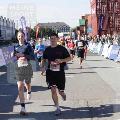 03.10.2025 - Köhlbrandbrückenlauf Jannik Wohlers http://msf.ph/oto/9058337 03.10.2025 13:11:51 Ziel 4100, 4101, 4178, 4353, 4354, 4469, 4568, 4685, 4736, 5097, 5396, 5426, 5866, 5869, 5937, 6033, 6048, 6049, 6622, 6763, 6796 meine-sportfotos.de