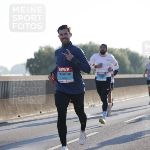 03.10.2025 - Köhlbrandbrückenlauf Jannik Wohlers http://msf.ph/oto/9058339 03.10.2025 09:13:59 Position 3 1052 meine-sportfotos.de