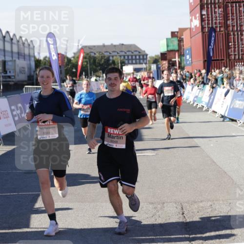 03.10.2025 - Köhlbrandbrückenlauf Jannik Wohlers http://msf.ph/oto/9058341 03.10.2025 13:11:51 Ziel 4100, 4101, 4178, 4353, 4354, 4469, 4568, 4685, 4736, 5097, 5396, 5426, 5866, 5869, 5937, 6033, 6048, 6049, 6622, 6763, 6796 meine-sportfotos.de