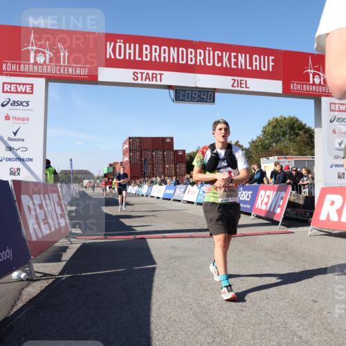 03.10.2025 - Köhlbrandbrückenlauf Lena Gebhardt http://msf.ph/oto/9058343 03.10.2025 13:09:40 Ziel 4262, 4298, 4358, 4365, 4502, 4614, 5803, 5813, 5907, 6308, 6379, 6438, 6481, 6659, 6667, 6803 meine-sportfotos.de