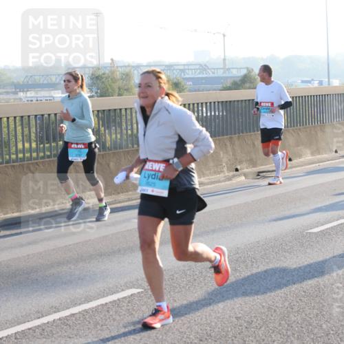03.10.2025 - Köhlbrandbrückenlauf Lena Gebhardt http://msf.ph/oto/9058348 03.10.2025 09:18:25 Position 1 3625, 2672 meine-sportfotos.de