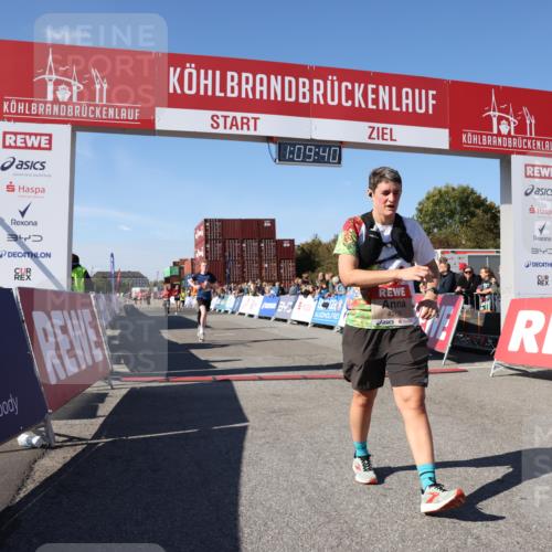 03.10.2025 - Köhlbrandbrückenlauf Lena Gebhardt http://msf.ph/oto/9058351 03.10.2025 13:09:41 Ziel 4262, 4298, 4358, 4365, 4502, 4614, 5803, 5813, 5907, 6308, 6379, 6438, 6481, 6659, 6667, 6803 meine-sportfotos.de