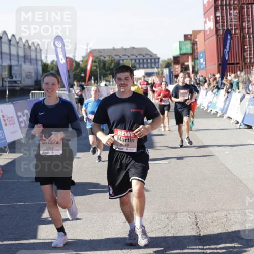 03.10.2025 - Köhlbrandbrückenlauf Jannik Wohlers http://msf.ph/oto/9058354 03.10.2025 13:11:52 Ziel 4100, 4101, 4178, 4353, 4354, 4469, 4568, 4685, 4736, 5097, 5396, 5426, 5866, 5869, 5937, 6033, 6048, 6049, 6622, 6763, 6796 meine-sportfotos.de