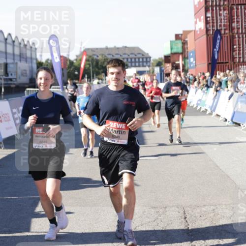 03.10.2025 - Köhlbrandbrückenlauf Jannik Wohlers http://msf.ph/oto/9058360 03.10.2025 13:11:52 Ziel 4100, 4101, 4178, 4353, 4354, 4469, 4568, 4685, 4736, 5097, 5396, 5426, 5866, 5869, 5937, 6033, 6048, 6049, 6622, 6763, 6796 meine-sportfotos.de