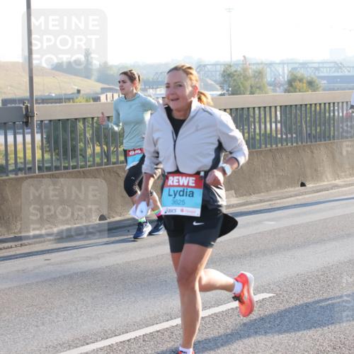 03.10.2025 - Köhlbrandbrückenlauf Lena Gebhardt http://msf.ph/oto/9058364 03.10.2025 09:18:25 Position 1 3625 meine-sportfotos.de