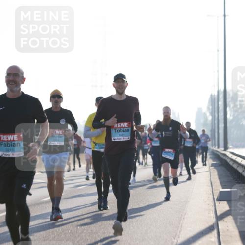 03.10.2025 - Köhlbrandbrückenlauf Jannik Wohlers http://msf.ph/oto/9058374 03.10.2025 09:14:01 Position 3 2211, 3414, 1421 meine-sportfotos.de