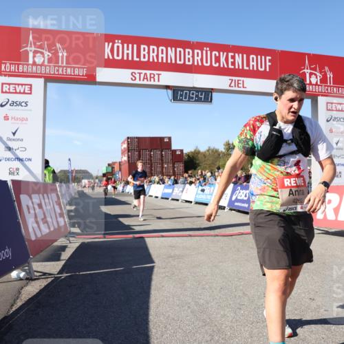 03.10.2025 - Köhlbrandbrückenlauf Lena Gebhardt http://msf.ph/oto/9058381 03.10.2025 13:09:41 Ziel 4262, 4298, 4358, 4365, 4502, 4614, 5803, 5813, 5907, 6308, 6379, 6438, 6481, 6659, 6667, 6803 meine-sportfotos.de
