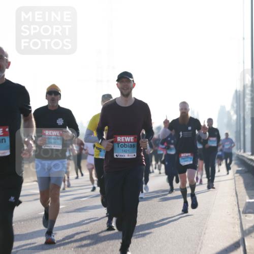 03.10.2025 - Köhlbrandbrückenlauf Jannik Wohlers http://msf.ph/oto/9058382 03.10.2025 09:14:01 Position 3 3211, 3414, 1421 meine-sportfotos.de