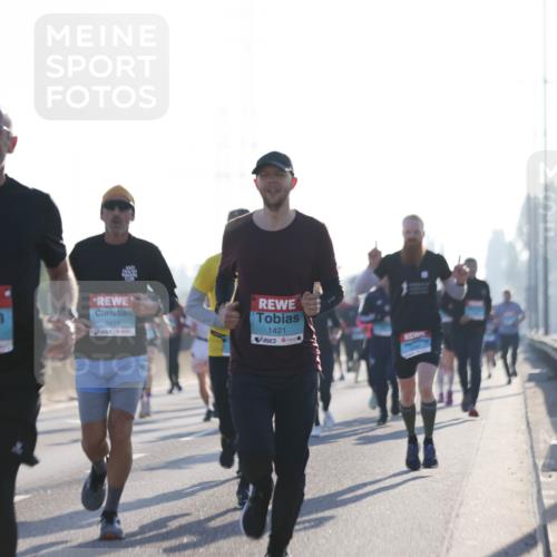 03.10.2025 - Köhlbrandbrückenlauf Jannik Wohlers http://msf.ph/oto/9058384 03.10.2025 09:14:01 Position 3 3211, 3414, 1421 meine-sportfotos.de