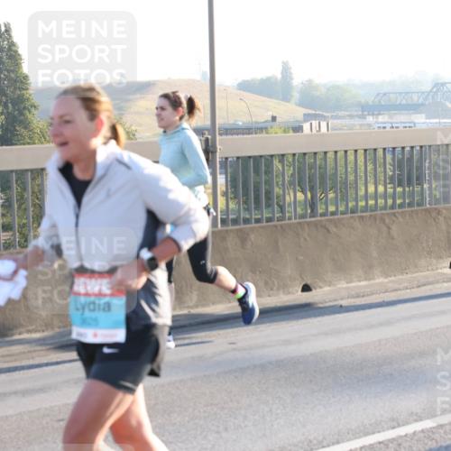 03.10.2025 - Köhlbrandbrückenlauf Lena Gebhardt http://msf.ph/oto/9058386 03.10.2025 09:18:25 Position 1  meine-sportfotos.de