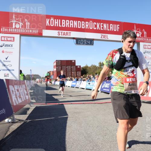 03.10.2025 - Köhlbrandbrückenlauf Lena Gebhardt http://msf.ph/oto/9058389 03.10.2025 13:09:41 Ziel 4262, 4298, 4358, 4365, 4502, 4614, 5803, 5813, 5907, 6308, 6379, 6438, 6481, 6659, 6667, 6803 meine-sportfotos.de