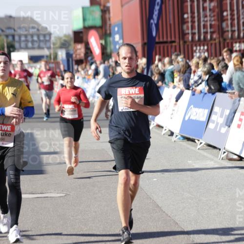 03.10.2025 - Köhlbrandbrückenlauf Jannik Wohlers http://msf.ph/oto/9058395 03.10.2025 13:11:53 Ziel 4100, 4101, 4178, 4353, 4354, 4469, 4685, 5097, 5396, 5426, 5866, 5869, 6033, 6048, 6049, 6622, 6763, 6796 meine-sportfotos.de