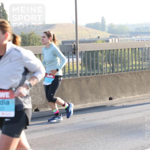 03.10.2025 - Köhlbrandbrückenlauf Lena Gebhardt http://msf.ph/oto/9058396 03.10.2025 09:18:26 Position 1  meine-sportfotos.de