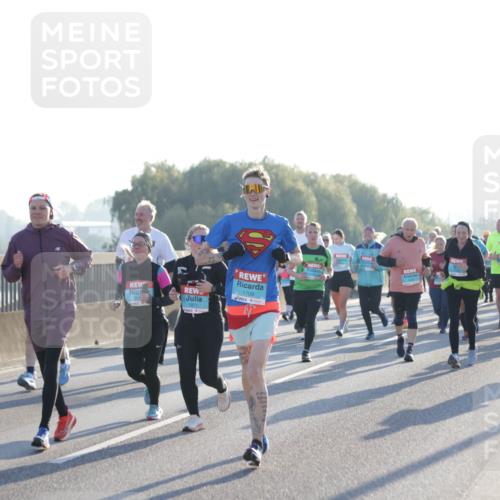 03.10.2025 - Köhlbrandbrückenlauf Jannik Wohlers http://msf.ph/oto/9058399 03.10.2025 09:21:47 Position 3 1978, 1971, 1709 meine-sportfotos.de