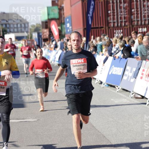 03.10.2025 - Köhlbrandbrückenlauf Jannik Wohlers http://msf.ph/oto/9058404 03.10.2025 13:11:53 Ziel 4100, 4101, 4178, 4353, 4354, 4469, 4685, 5097, 5396, 5426, 5866, 5869, 6033, 6048, 6049, 6622, 6763, 6796 meine-sportfotos.de