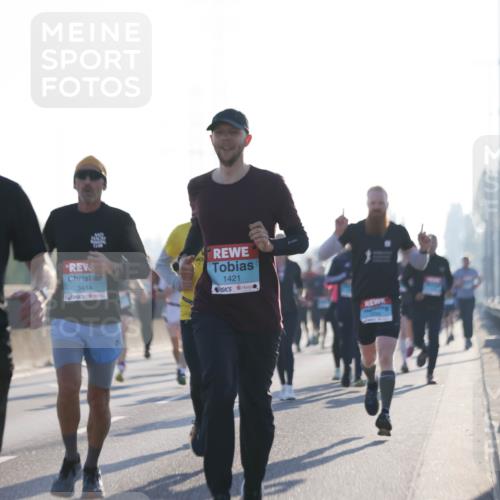 03.10.2025 - Köhlbrandbrückenlauf Jannik Wohlers http://msf.ph/oto/9058405 03.10.2025 09:14:01 Position 3 3211, 3414, 1421 meine-sportfotos.de
