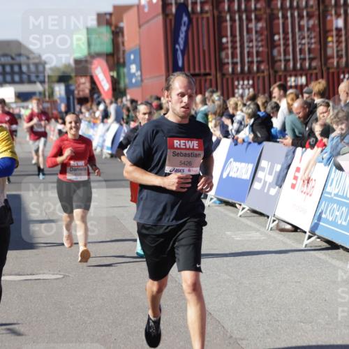 03.10.2025 - Köhlbrandbrückenlauf Jannik Wohlers http://msf.ph/oto/9058424 03.10.2025 13:11:54 Ziel 4100, 4101, 4178, 4353, 4354, 4469, 4685, 5097, 5396, 5426, 5910, 5911, 6033, 6048, 6049, 6622, 6763, 6796 meine-sportfotos.de