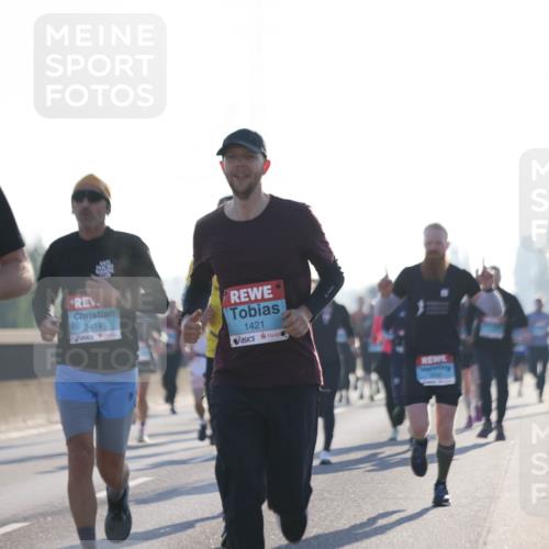 03.10.2025 - Köhlbrandbrückenlauf Jannik Wohlers http://msf.ph/oto/9058425 03.10.2025 09:14:01 Position 3 3211, 3414, 1421 meine-sportfotos.de