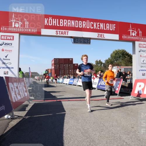 03.10.2025 - Köhlbrandbrückenlauf Lena Gebhardt http://msf.ph/oto/9058427 03.10.2025 13:09:43 Ziel 4262, 4358, 4365, 4502, 4614, 5803, 5813, 5907, 6308, 6379, 6438, 6659, 6803 meine-sportfotos.de