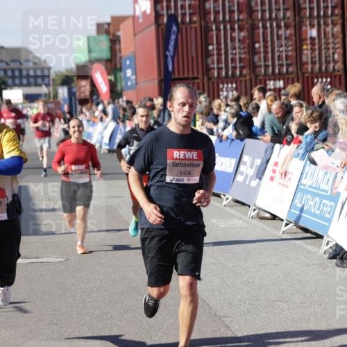 03.10.2025 - Köhlbrandbrückenlauf Jannik Wohlers http://msf.ph/oto/9058433 03.10.2025 13:11:54 Ziel 4100, 4101, 4178, 4353, 4354, 4469, 4685, 5097, 5396, 5426, 5910, 5911, 6033, 6048, 6049, 6622, 6763, 6796 meine-sportfotos.de