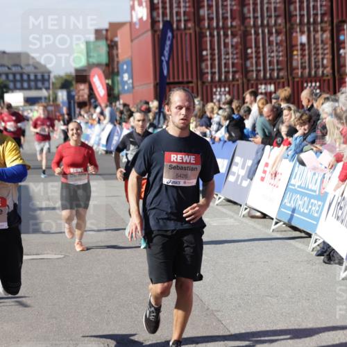 03.10.2025 - Köhlbrandbrückenlauf Jannik Wohlers http://msf.ph/oto/9058435 03.10.2025 13:11:54 Ziel 4100, 4101, 4178, 4353, 4354, 4469, 4685, 5097, 5396, 5426, 5910, 5911, 6033, 6048, 6049, 6622, 6763, 6796 meine-sportfotos.de