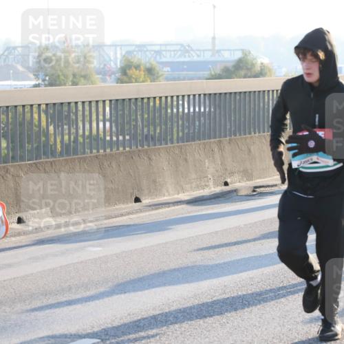 03.10.2025 - Köhlbrandbrückenlauf Lena Gebhardt http://msf.ph/oto/9058441 03.10.2025 09:18:26 Position 1 2672, 382 meine-sportfotos.de