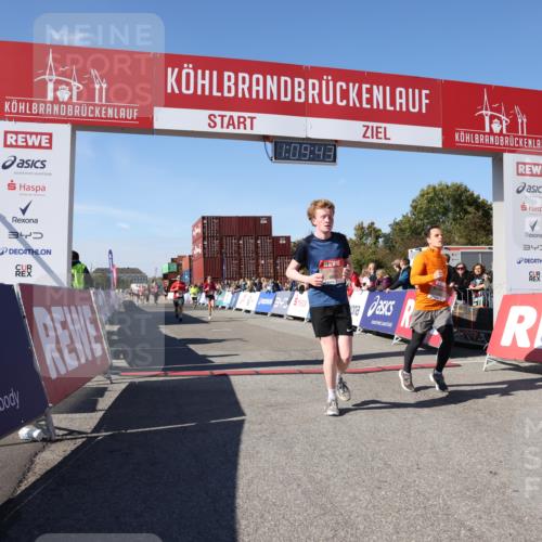 03.10.2025 - Köhlbrandbrückenlauf Lena Gebhardt http://msf.ph/oto/9058445 03.10.2025 13:09:43 Ziel 4262, 4358, 4365, 4502, 4614, 5803, 5813, 5907, 6308, 6379, 6438, 6659, 6803 meine-sportfotos.de